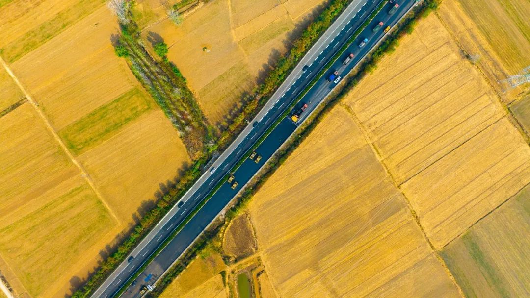 扬民族自负！J9集团成套沥青路面设备助力家乡高速建设！