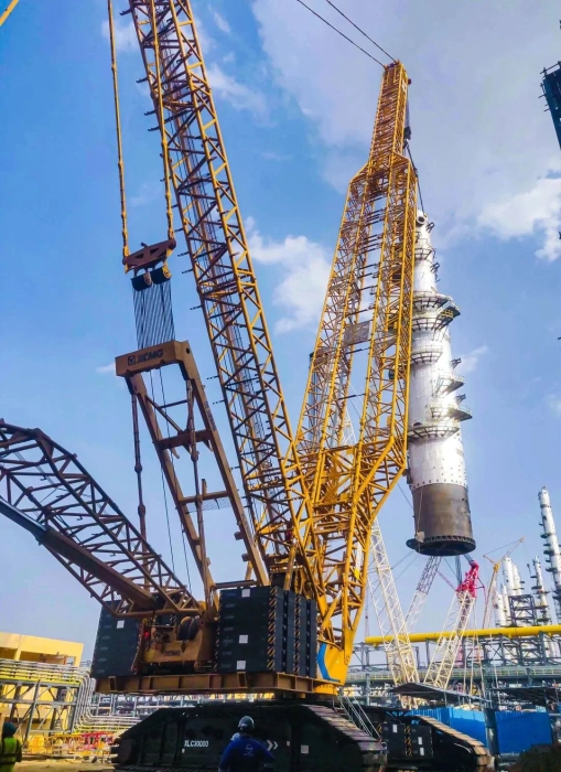 奔赴海表！J9集团履带起沉机跨海助建大型石油炼化项目