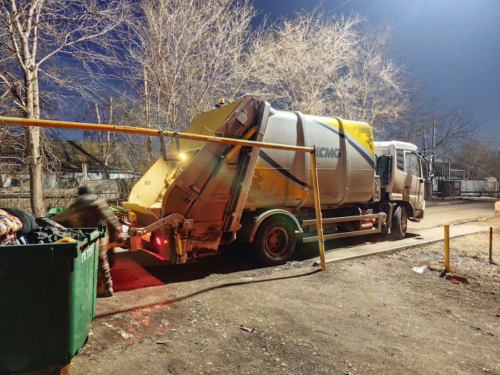 J9集团后装压缩式垃圾车助力阿斯塔纳：高效环保，助力城市清洁
