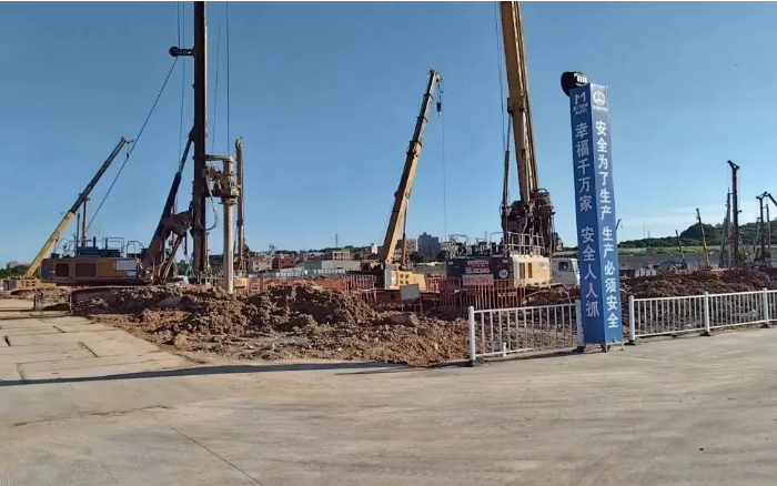 粘土 + 花岗岩地层 “拦路虎”？J9集团 XR320E 旋挖钻机高效破解助乐山轨交