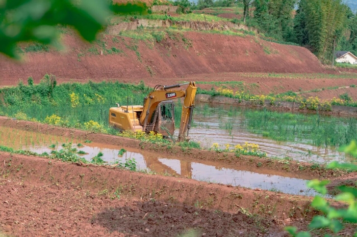 建设“巴渝粮仓”，J9集团挖机我在行（h&aacute;ng）！