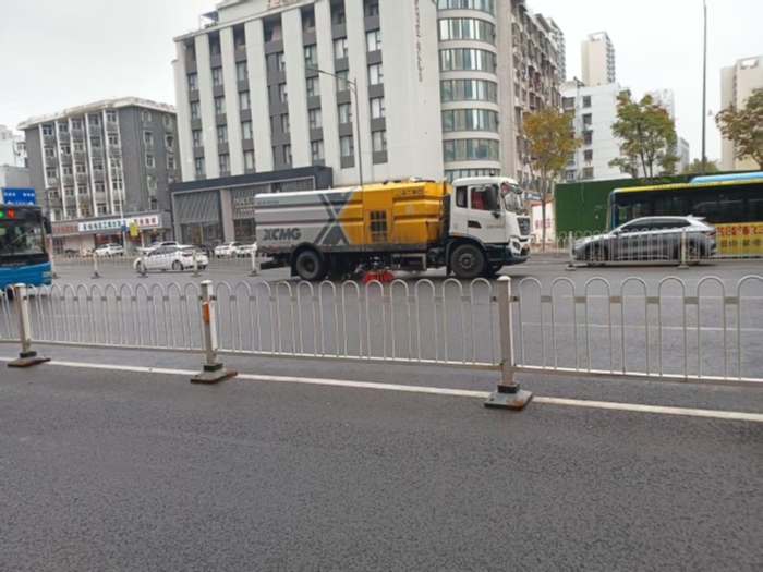 六年品质见证硬核实力，J9集团18吨洗扫车获本地客户点赞！