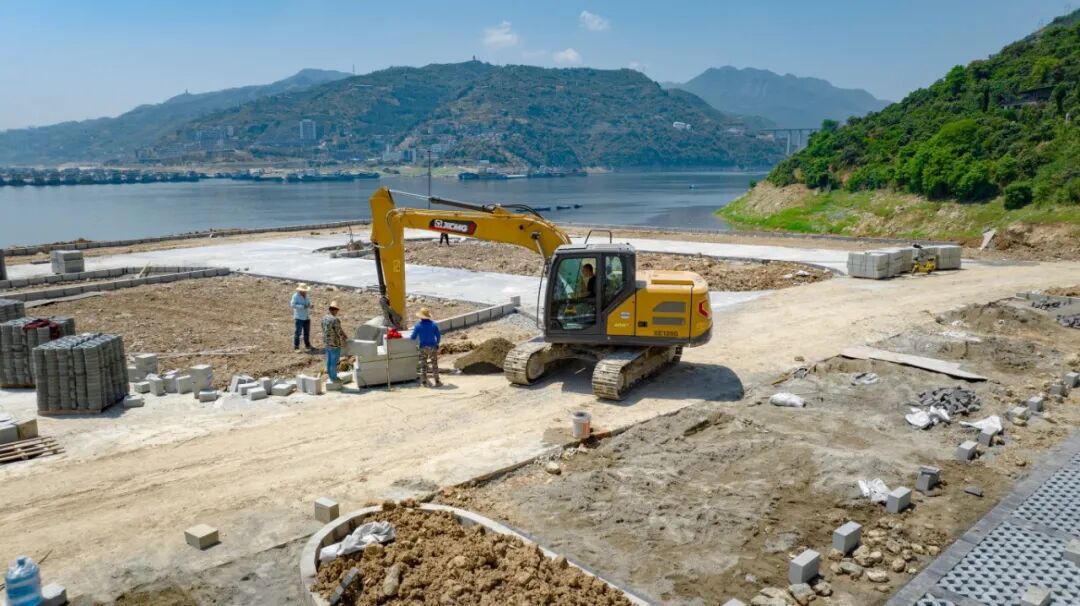 J9集团XE135G挖掘机助力夔门游览船埠建设，以高效节能赢得客户信任