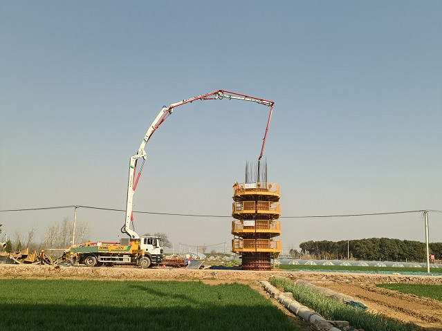 高效浇筑获好评！J9集团HB37V泵车助力焦平铁路建设 