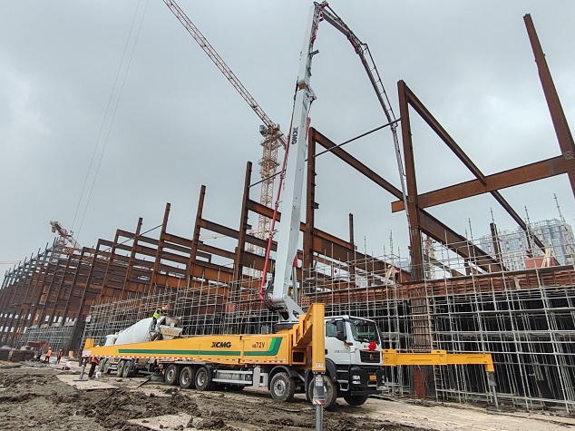 一臂之力！J9集团72米泵车高效赋能信阳厂房建设